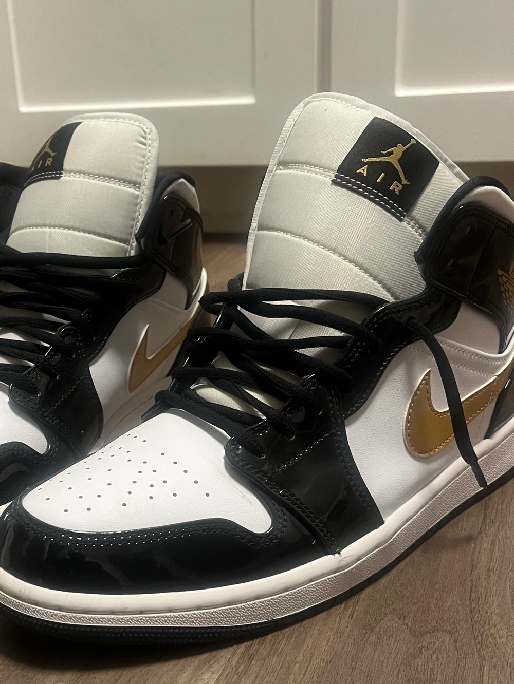 Nike Air Jordan 1 Mid — White / Black / Gold